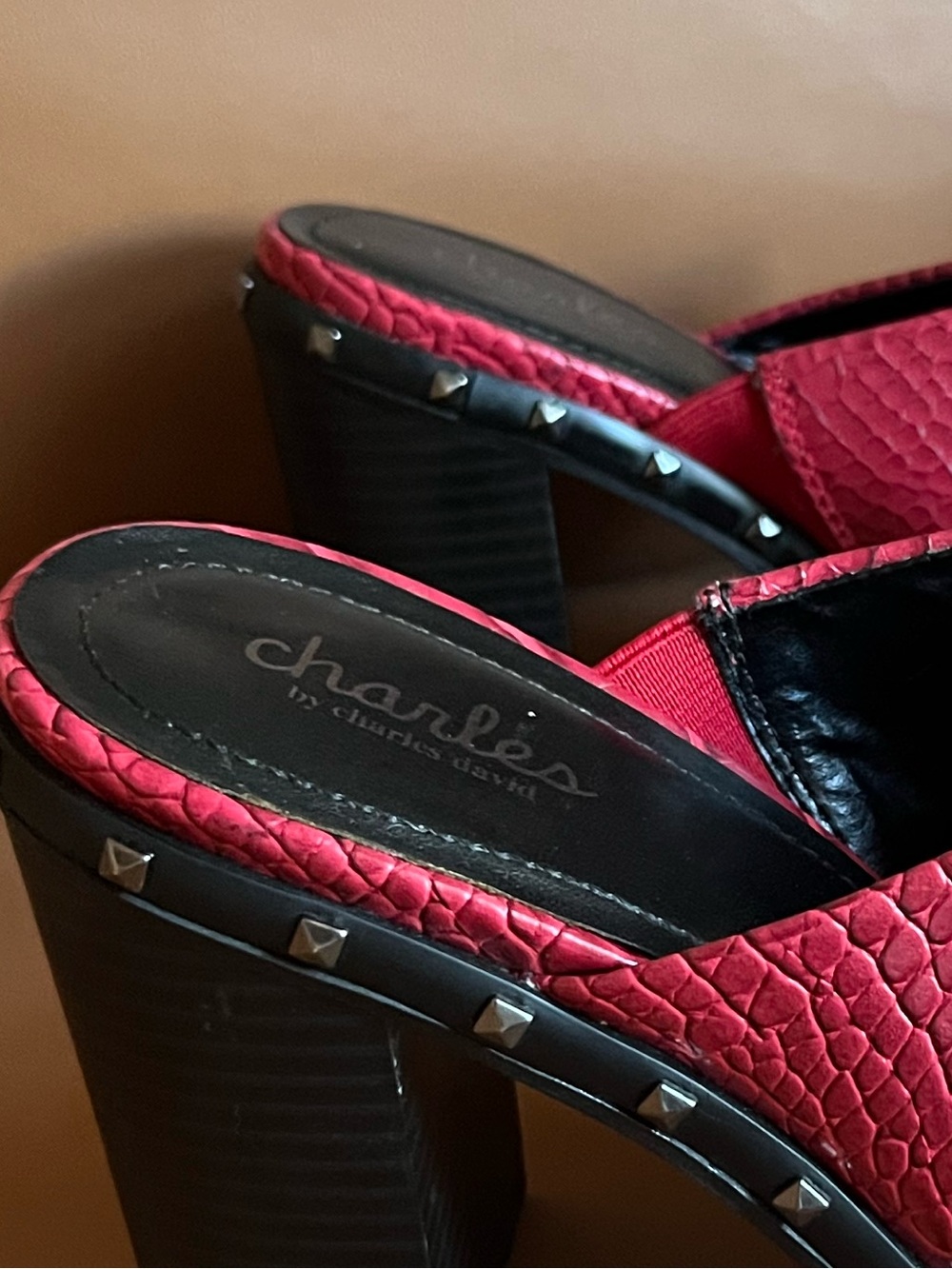 Charles by Charles David Shoes Mules Red Textured Croc Platform Studded size 9 - Picture 6 of 12